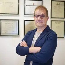 Uzm. Dr. Reşat Memişoğlu — İç Hastalıkları, İstanbul. Portre fotoğrafı.