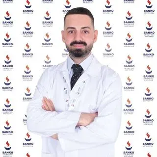 Dr. Öğr. Üyesi Ömer Faruk Solak — Dermatoloji, Şehitkamil, Gaziantep. Portre fotoğrafı.