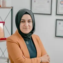 Kl. Psk. Ayşe Erenler — Psikolojik Danışma ve Rehberlik, İstanbul. Portre fotoğrafı.