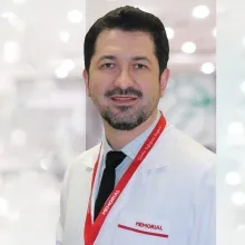 Doç. Dr. Selçuk Küçükseymen — Kardiyoloji. Portre fotoğrafı.