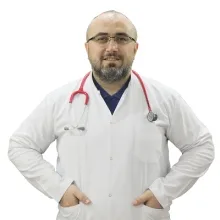 Uzm. Dr. Levent Akkuş — Çocuk Sağlığı Ve Hastalıkları, Malatya. Portre fotoğrafı.