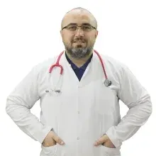 Uzm. Dr. Levent Akkuş — Çocuk Sağlığı Ve Hastalıkları, Malatya. Portre fotoğrafı.