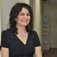 Dr. Dt. Özlem Bilgili — Yıldırım, Bursa. Portre fotoğrafı.