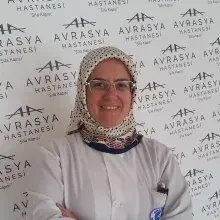 Uzm. Dr. Züleyha Kadehci — Radyasyon Onkolojisi, İstanbul. Portre fotoğrafı.