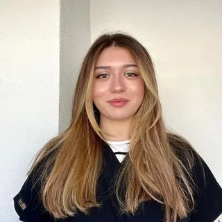 Dkt. Asrın Sevinç Çivikgedey — Dil ve Konuşma Terapisi, Çorum. Portre fotoğrafı.