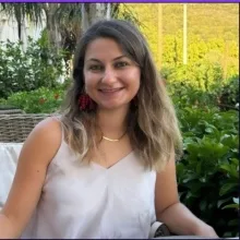 Psk. Cansu Gözen — Psikoloji, İzmir. Portre fotoğrafı.