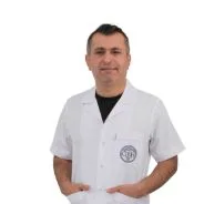 Uzm. Dr. Serbest Çen — Çocuk Sağlığı Ve Hastalıkları, Diyarbakır. Portre fotoğrafı.