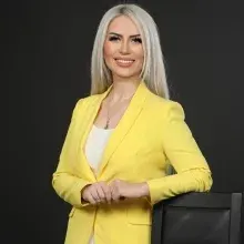 Fzt. Elif Akıncı — Fizyoterapi Ve Rehabilitasyon. Portre fotoğrafı.