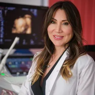 Op. Dr. Sevim Özge Özdemir — İstanbul. Portre fotoğrafı.