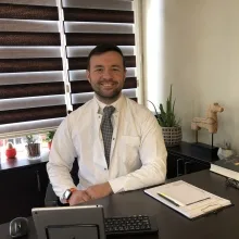 Uzm. Fzt. Doruk Turhan — Fizyoterapi Ve Rehabilitasyon, İstanbul. Portre fotoğrafı.