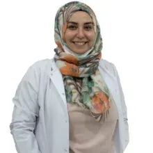 Dt. Menekşe Kurnaz — Diş Hekimi, Ankara. Portre fotoğrafı.