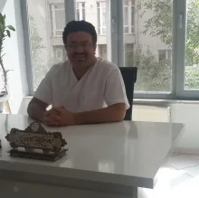 Dt. Levent Yıldırım — Diş Hekimi, Ankara. Portre fotoğrafı.