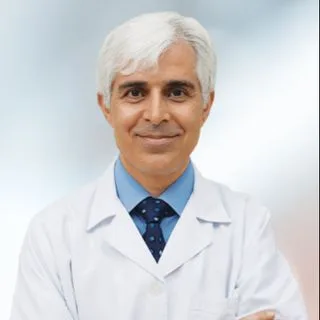 Doç. Dr. Emrullah Solmazgül — İç Hastalıkları, Pendik, İstanbul. Portre fotoğrafı.