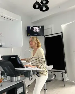 Op. Dr. Yasemin Ağralı profilinde yer alan galeri fotoğrafı.