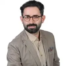 Op. Dr. Çağdaş Orman — Plastik Rekonstrüktif Ve Estetik Cerrahi, İstanbul. Portre fotoğrafı.
