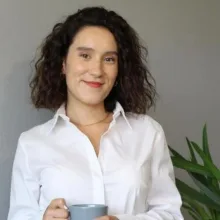 Psk. Gizem Oytun — Psikoloji, İzmir. Portre fotoğrafı.