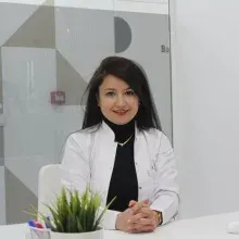 Uzm. Dt. Eda Damcı Yılmaz — Bursa. Portre fotoğrafı.