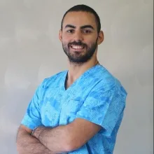 Dt. Onur Öz — Diş Hekimi, İstanbul. Portre fotoğrafı.