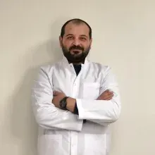 Op. Dr. Oğuz Atan — Plastik Rekonstrüktif Ve Estetik Cerrahi, Ankara. Portre fotoğrafı.