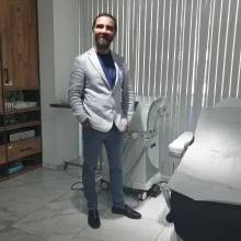 Op. Dr. Yasin Ünal — Plastik Rekonstrüktif Ve Estetik Cerrahi, Kocaeli. Portre fotoğrafı.
