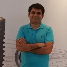 Dr. Dt. Hakan Kahraman — Ağız Diş Ve Çene Cerrahisi, Manisa. Portre fotoğrafı.