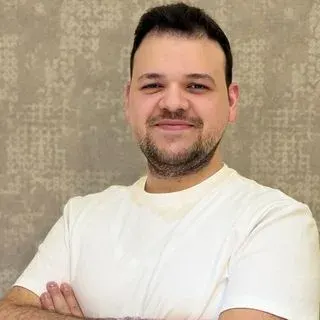 Psk. Emre Adam — Psikoloji, Kahramanmaraş. Portre fotoğrafı.