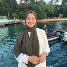 Psk. Merve Nur Sakarya Çelik — Psikoloji, İstanbul. Portre fotoğrafı.
