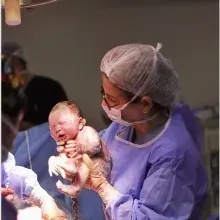 Op. Dr. Fatma Horasan — İzmir. Portre fotoğrafı.