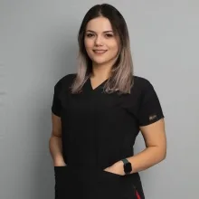 Dt. Mukaddes Zilkar — Diş Hekimi, Mersin. Portre fotoğrafı.