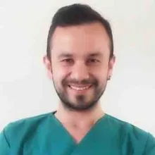 Uzm. Dt. Çağrı Akçay — Ağız Diş Ve Çene Cerrahisi, İstanbul. Portre fotoğrafı.