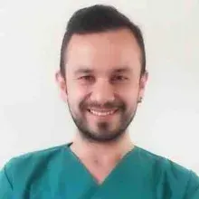 Uzm. Dt. Çağrı Akçay — Ağız Diş Ve Çene Cerrahisi, İstanbul. Portre fotoğrafı.