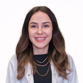 Uzm. Dr. Ceren Uzundere — Dermatoloji, Çankaya, Ankara. Portre fotoğrafı.