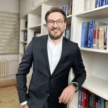 Doç. Dr. Alparslan Cansız — Psikiyatri, Ankara. Portre fotoğrafı.