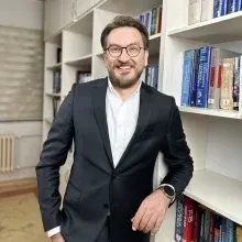 Doç. Dr. Alparslan Cansız — Psikiyatri, Ankara. Portre fotoğrafı.
