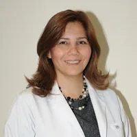 Op. Dr. Tülin Karakaya — Göz Hastalıkları, İstanbul. Portre fotoğrafı.