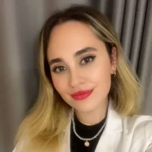 Dyt. Nazlı Akyürek — Diyetisyen, Kocaeli. Portre fotoğrafı.