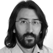 Uzm. Dr. Hakan Erkaya — Psikiyatri, İstanbul. Portre fotoğrafı.
