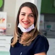 Uzm. Dr. Merih Tanyel — İstanbul. Portre fotoğrafı.