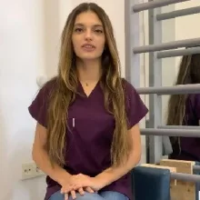Uzm. Fzt. Ezgi Gülseven — Fizyoterapi Ve Rehabilitasyon, İstanbul. Portre fotoğrafı.