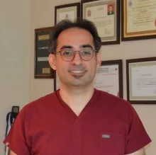 Prof. Dr. Cihan Şahin — Plastik Rekonstrüktif Ve Estetik Cerrahi, İstanbul. Portre fotoğrafı.