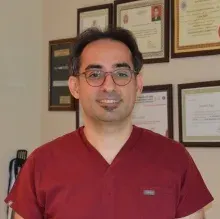 Prof. Dr. Cihan Şahin — Plastik Rekonstrüktif Ve Estetik Cerrahi, İstanbul. Portre fotoğrafı.