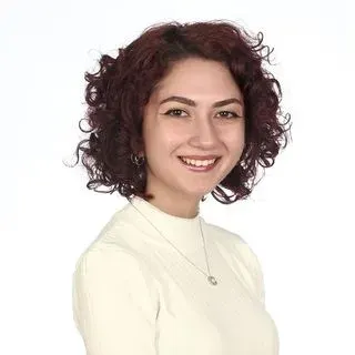Psk. Pelin Özbilgin — Psikoloji. Portre fotoğrafı.