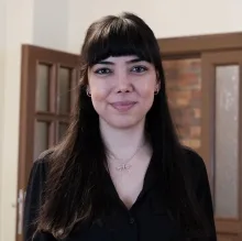 Uzm. Dr. Özlem Damla Yücel — Psikiyatri, Ankara. Portre fotoğrafı.