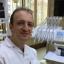 Dt. Burhanettin Şahin — Diş Hekimi, Ankara. Portre fotoğrafı.