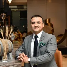 Op. Dr. Hasan Çelik — Plastik Rekonstrüktif Ve Estetik Cerrahi, İstanbul. Portre fotoğrafı.