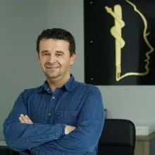 Op. Dr. Mustafa Özyurtlu — Plastik Rekonstrüktif Ve Estetik Cerrahi, Bursa. Portre fotoğrafı.
