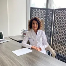 Uzm. Dr. Ayça Uğurlu — Dermatoloji, Ankara. Portre fotoğrafı.