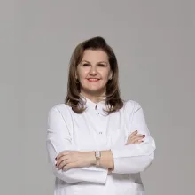 Dt. Gerçek Canpolat — Diş Hekimi, İstanbul. Portre fotoğrafı.