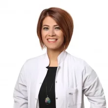 Uzm. Dr. Gülfer Akça — Çocuk Sağlığı Ve Hastalıkları, İlkadım, Samsun. Portre fotoğrafı.