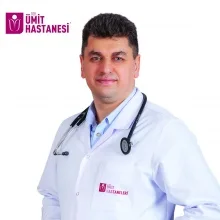 Uzm. Dr. Serdar Akyüz — Kardiyoloji, Tepebaşı, Eskişehir. Portre fotoğrafı.